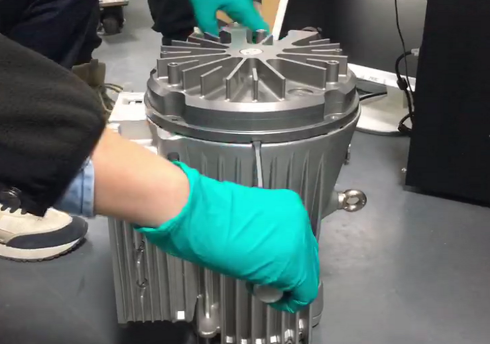 使用螺絲刀撬開nXDS6i定盤 使用螺絲刀撬開nXDS6i定盤