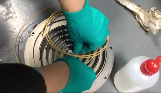 檢查密封條塞的平整 檢查密封條塞的平整